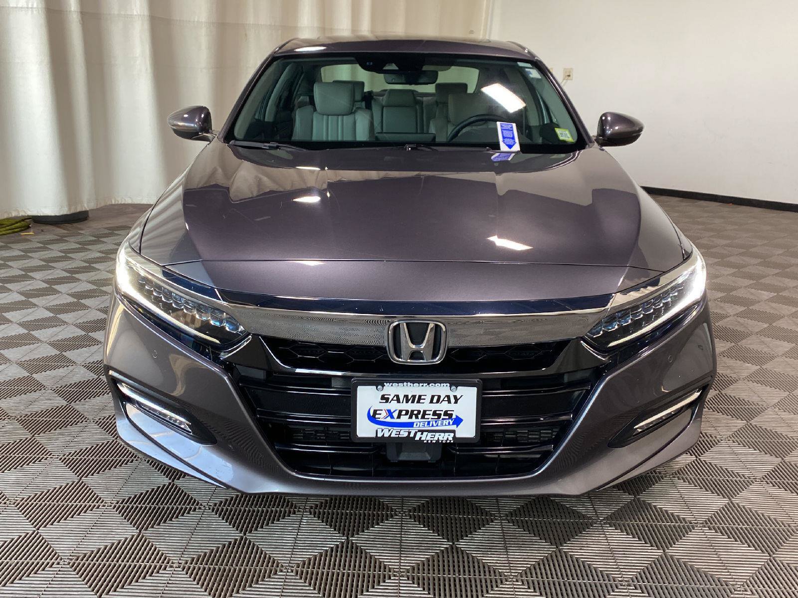 Used 2018 Honda Accord Touring image 9