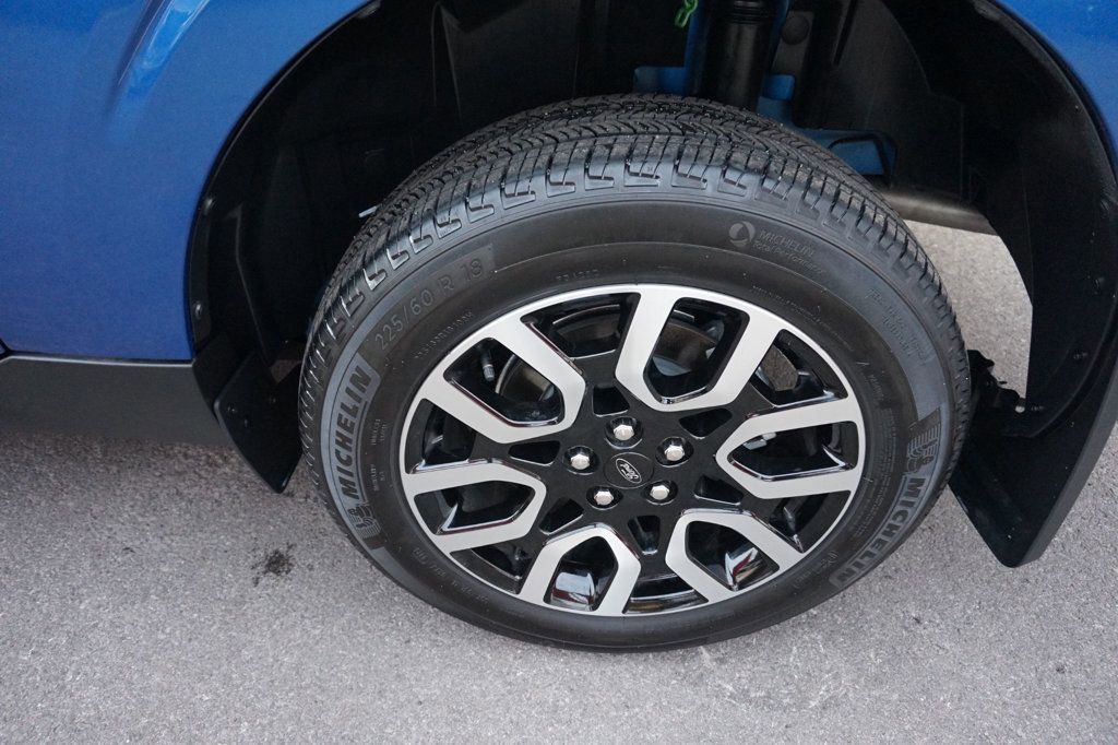 Used 2024 Ford Maverick Lariat image 12