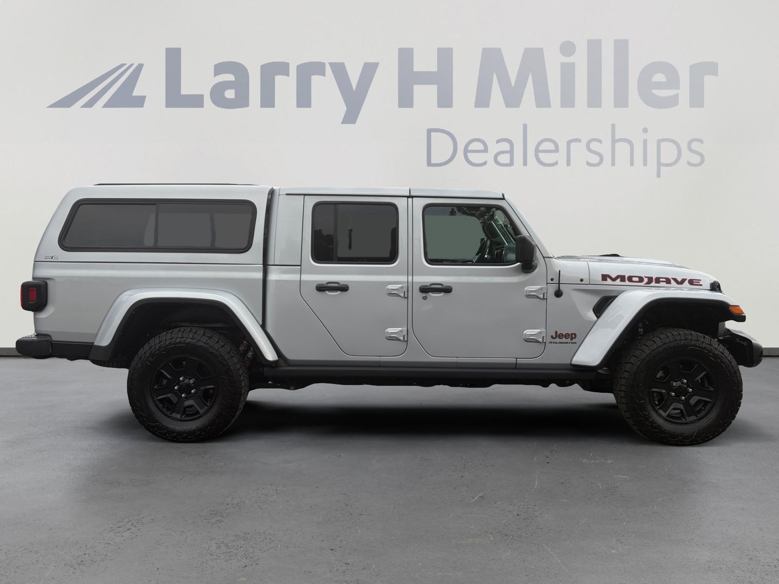 Used 2023 Jeep Gladiator Mojave w/ Cold Weather Group AWD/4WD image 6