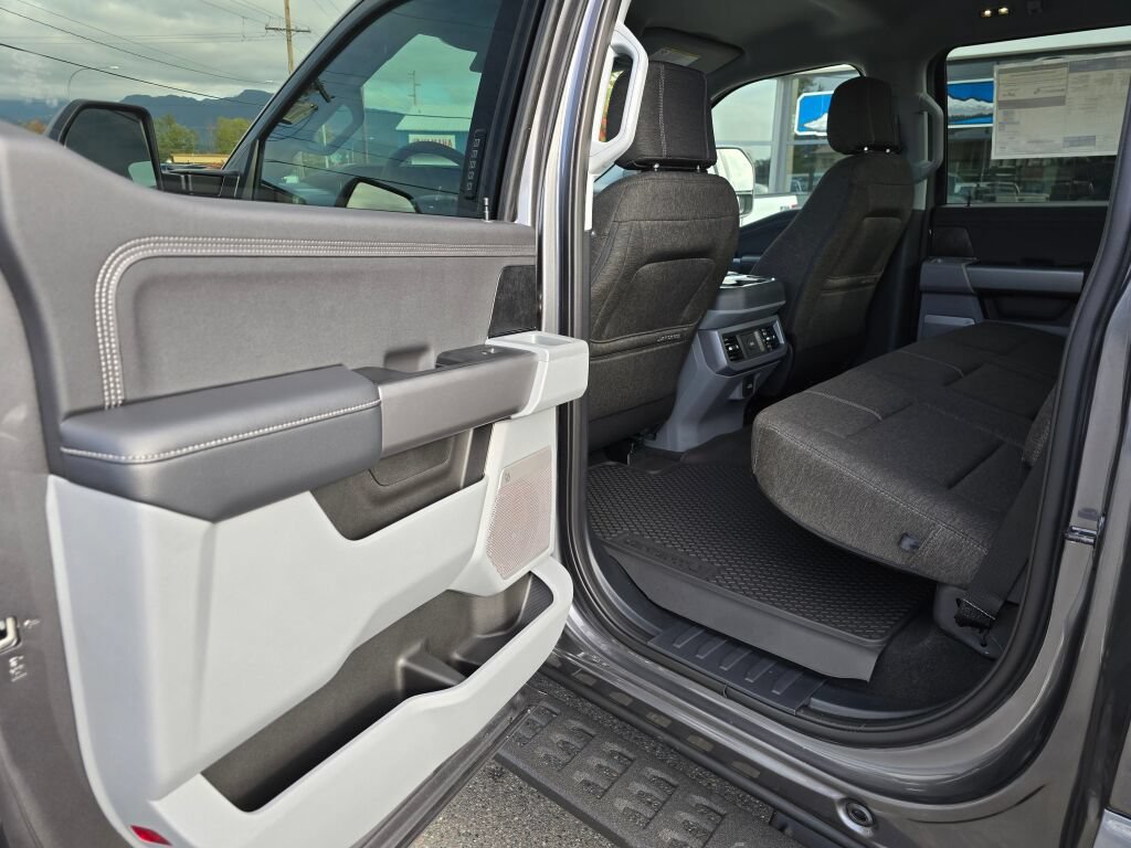 New 2027 Ford F250 XLT w/ XLT Premium Package AWD/4WD image 8