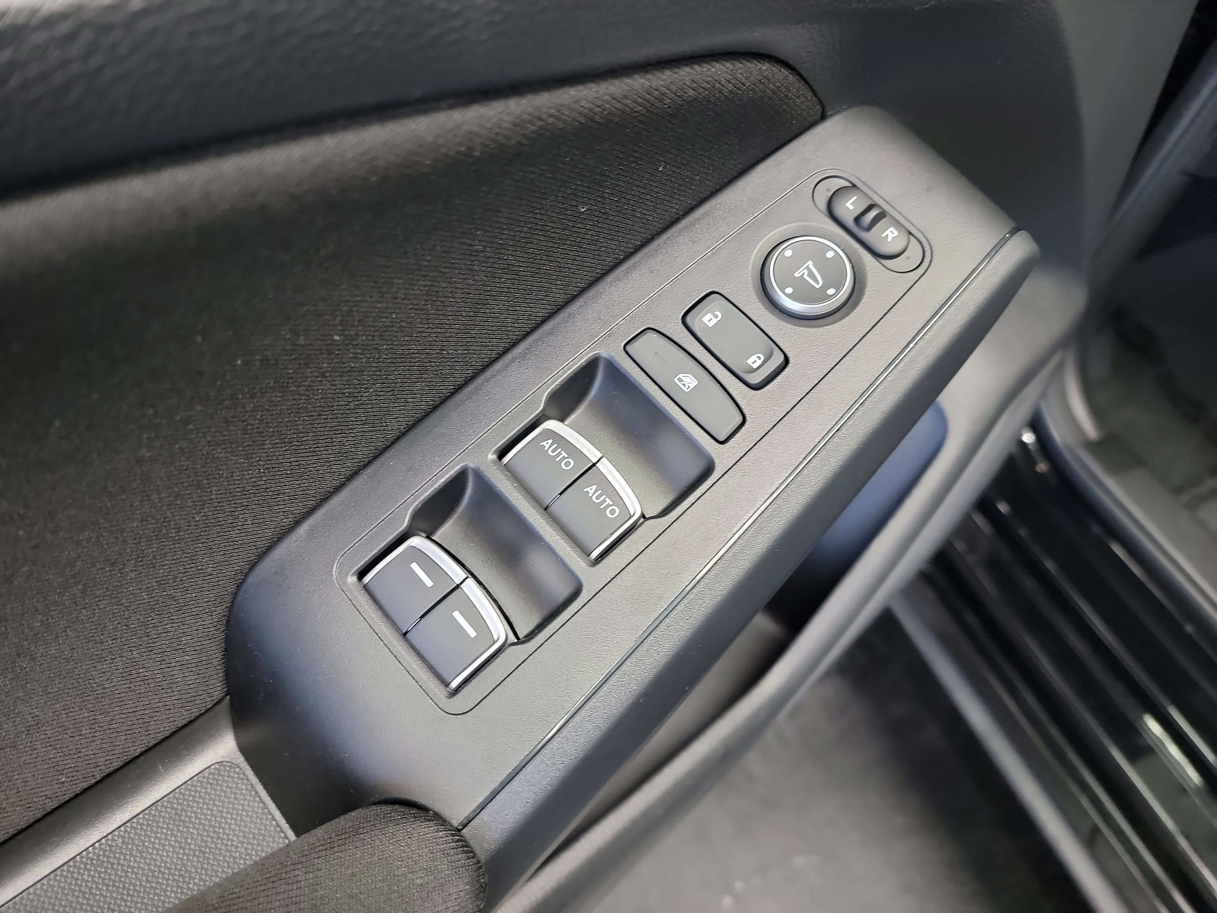 Used 2023 Honda Civic LX image 17
