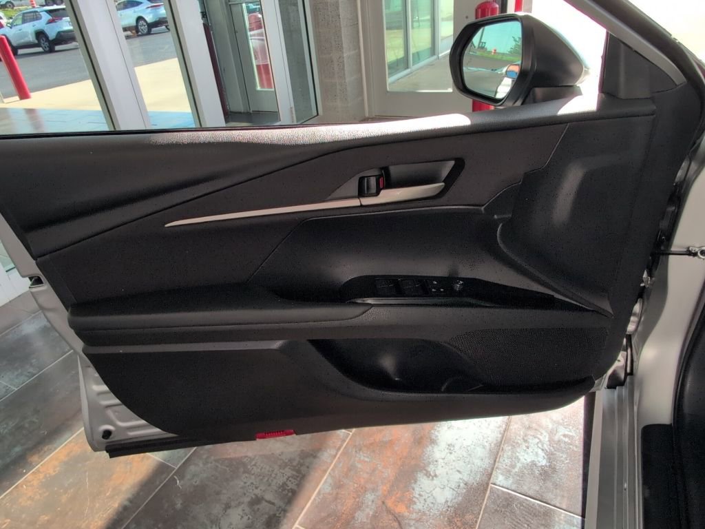 Used 2025 Toyota Camry LE FWD image 18