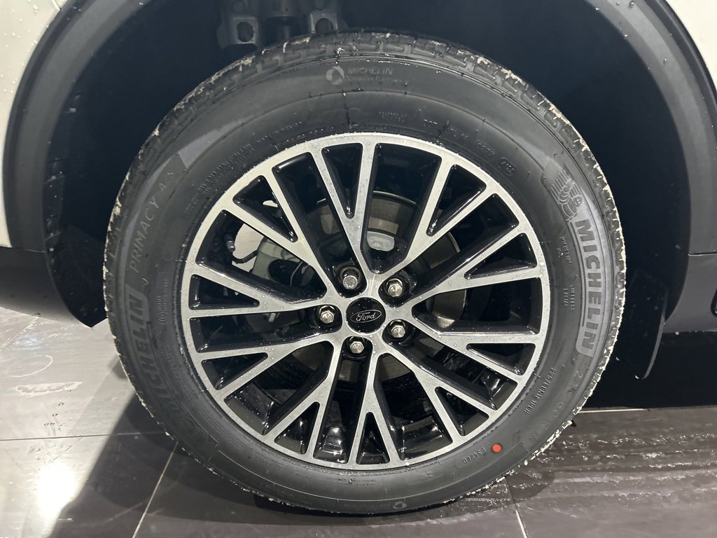 Used 2024 Ford Escape Base w/ PHEV Premium Package image 7