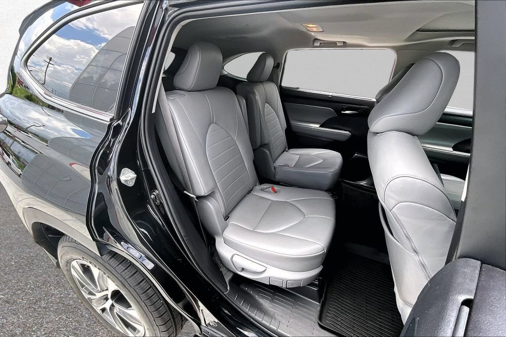 Certified 2020 Toyota Highlander XLE FWD image 28