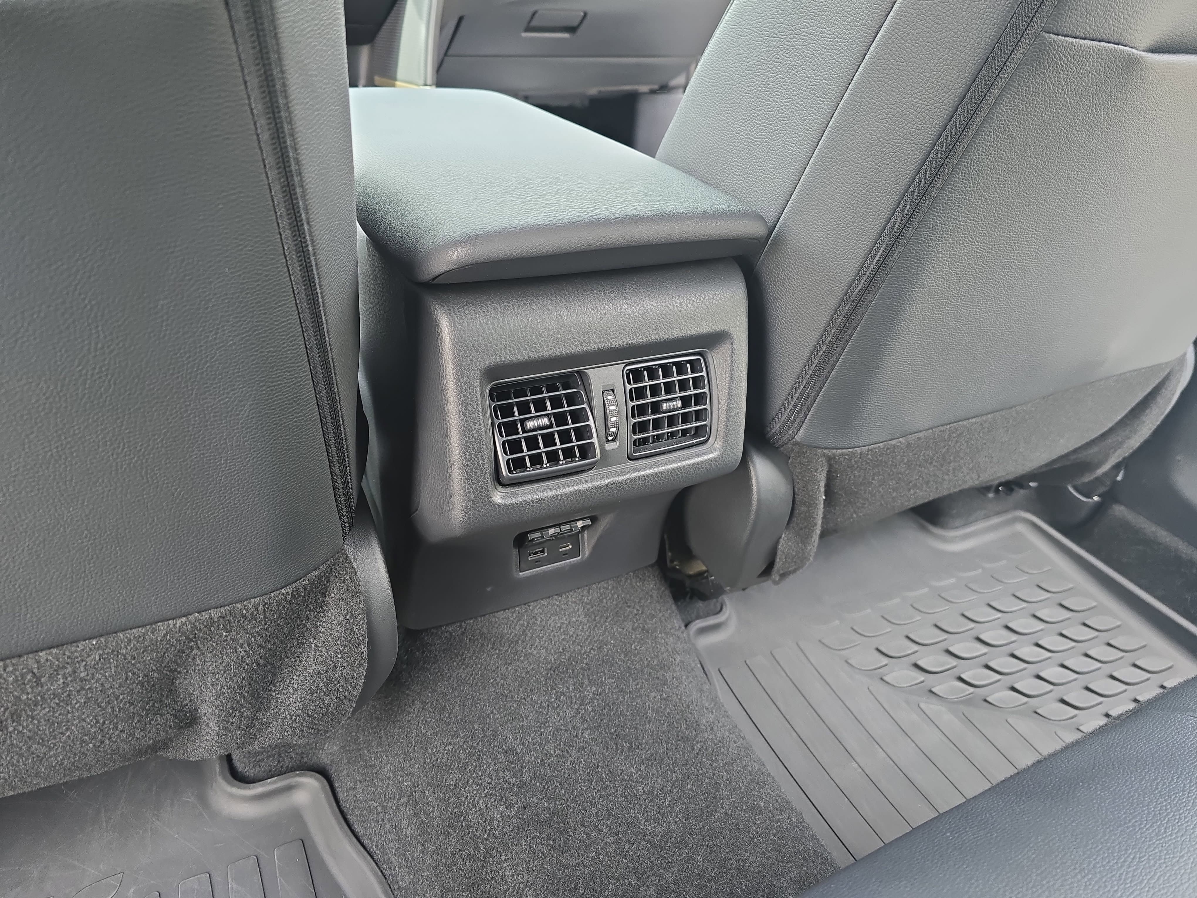 Used 2025 Toyota Camry SE w/ Convenience Package FWD image 14