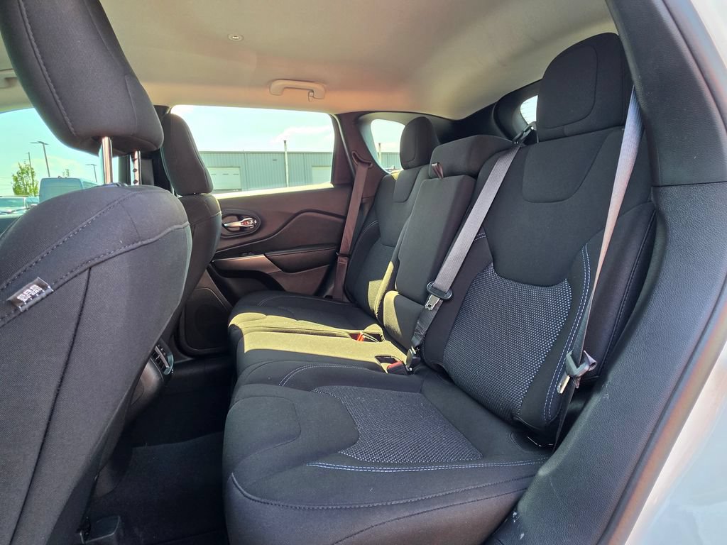 Used 2020 Jeep Cherokee Latitude AWD/4WD image 29