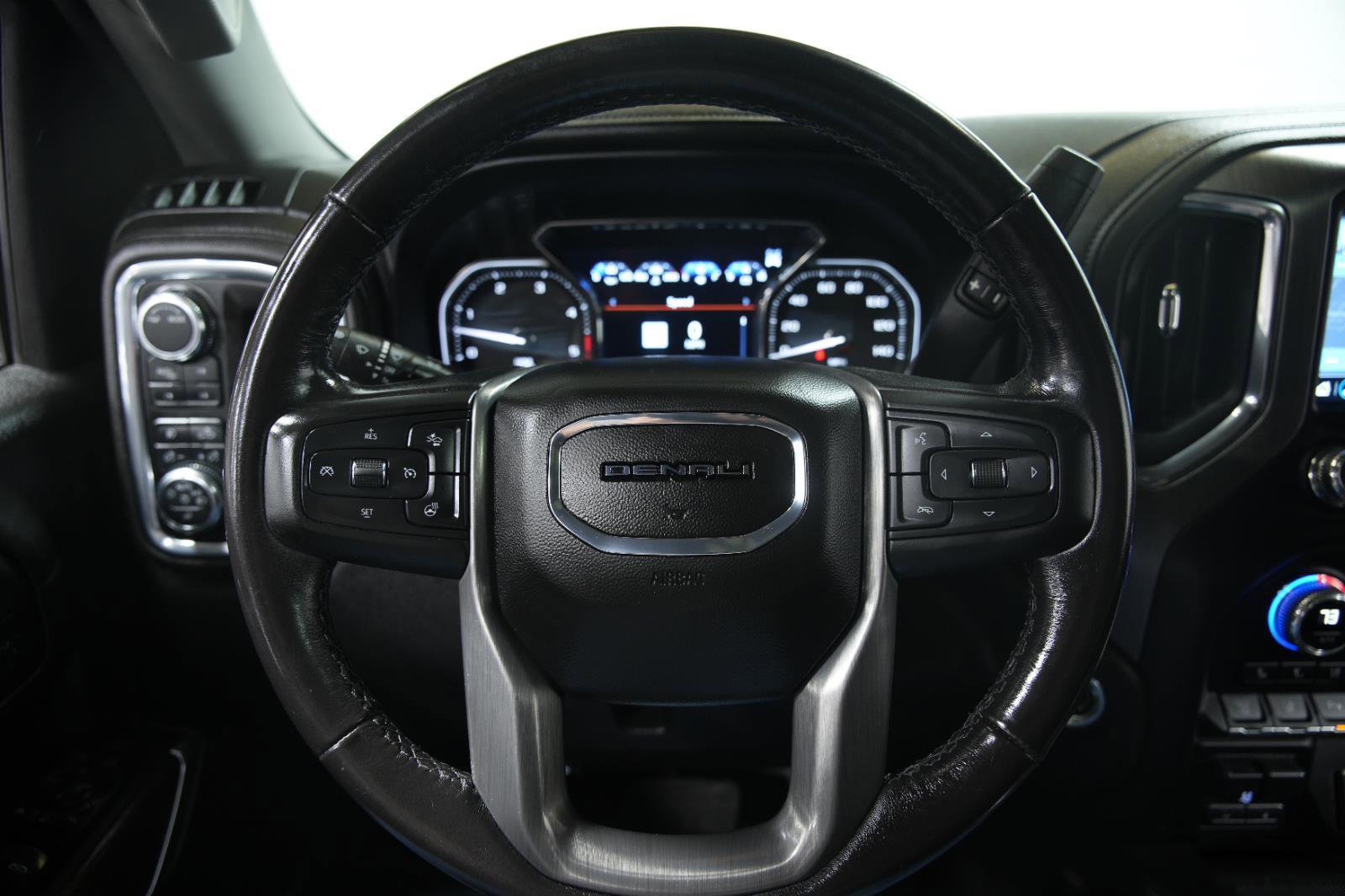 Used 2023 GMC Sierra 2500 Denali w/ Denali Black Diamond Edition image 34