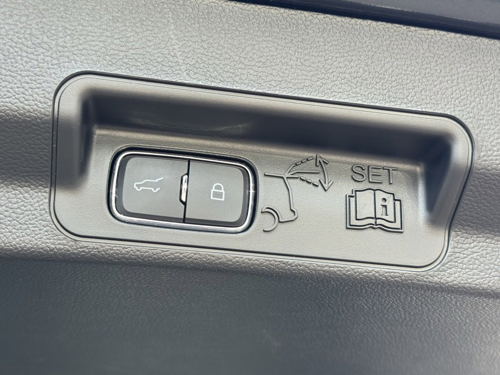 Used 2023 Ford Explorer XLT w/ Equipment Group 202A image 40