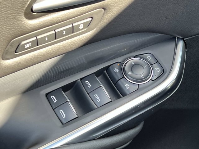 Certified 2025 Cadillac XT4 Premium Luxury AWD/4WD image 15