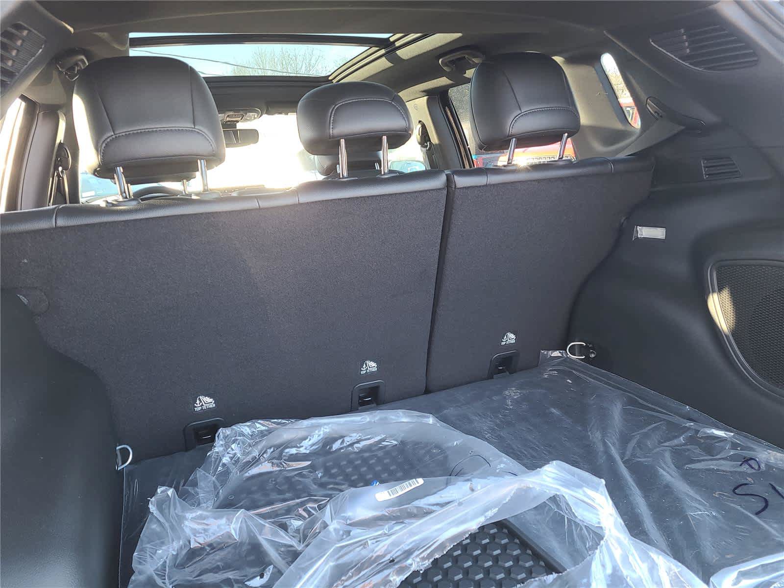 New 2024 Jeep Compass Trailhawk w/ Sun and Sound Group AWD/4WD image 11