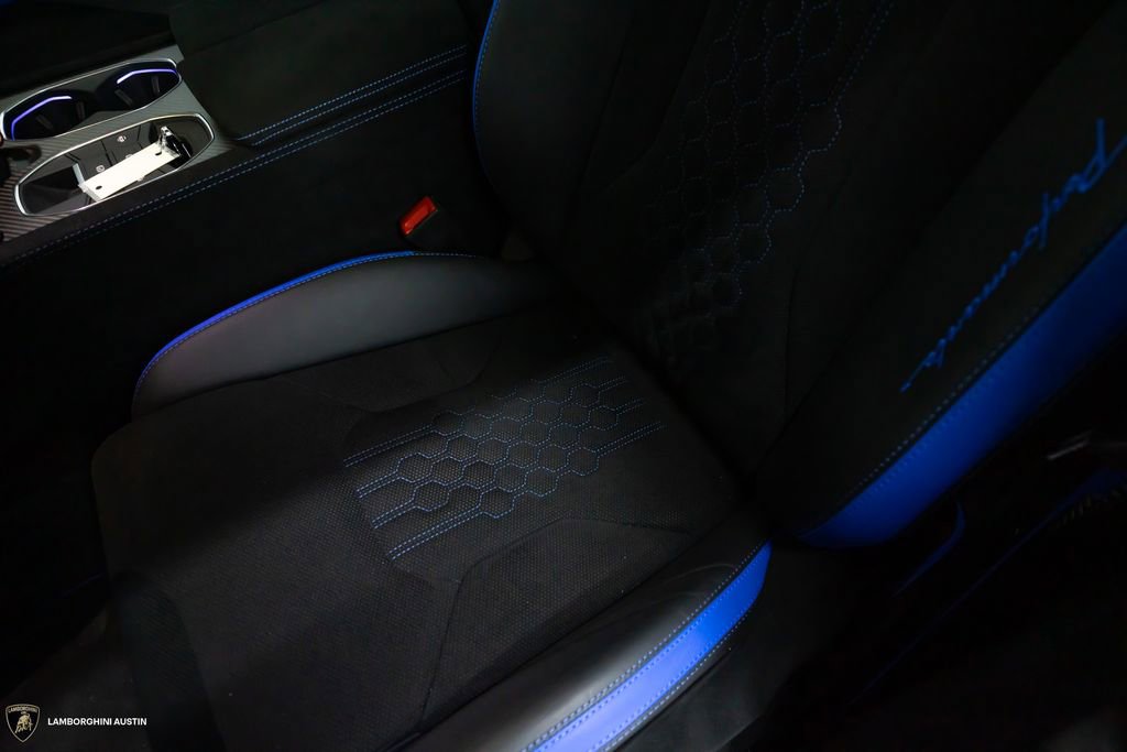 Used 2024 Lamborghini Urus Performante AWD/4WD image 27