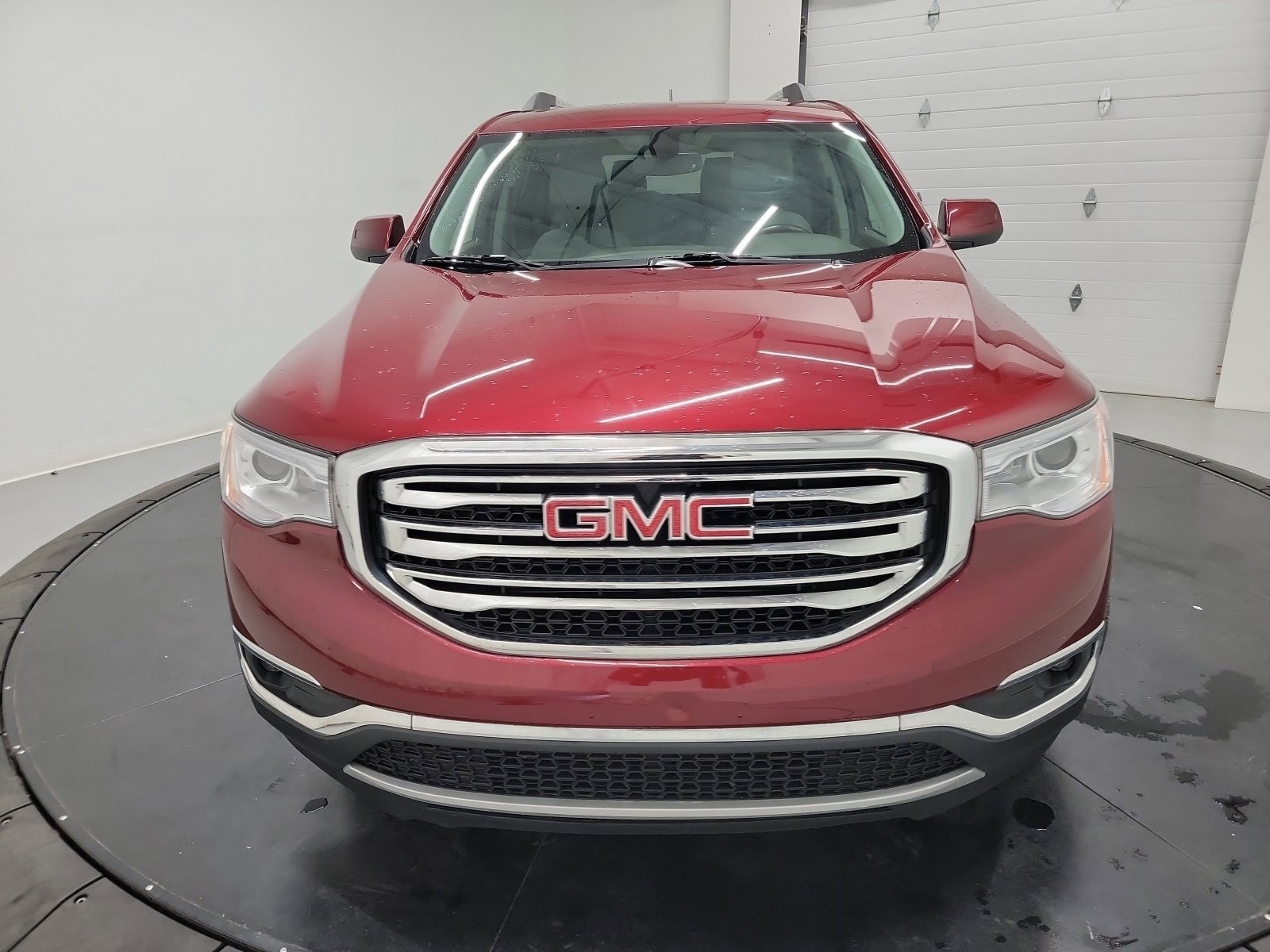 Used 2018 GMC Acadia SLT FWD image 2