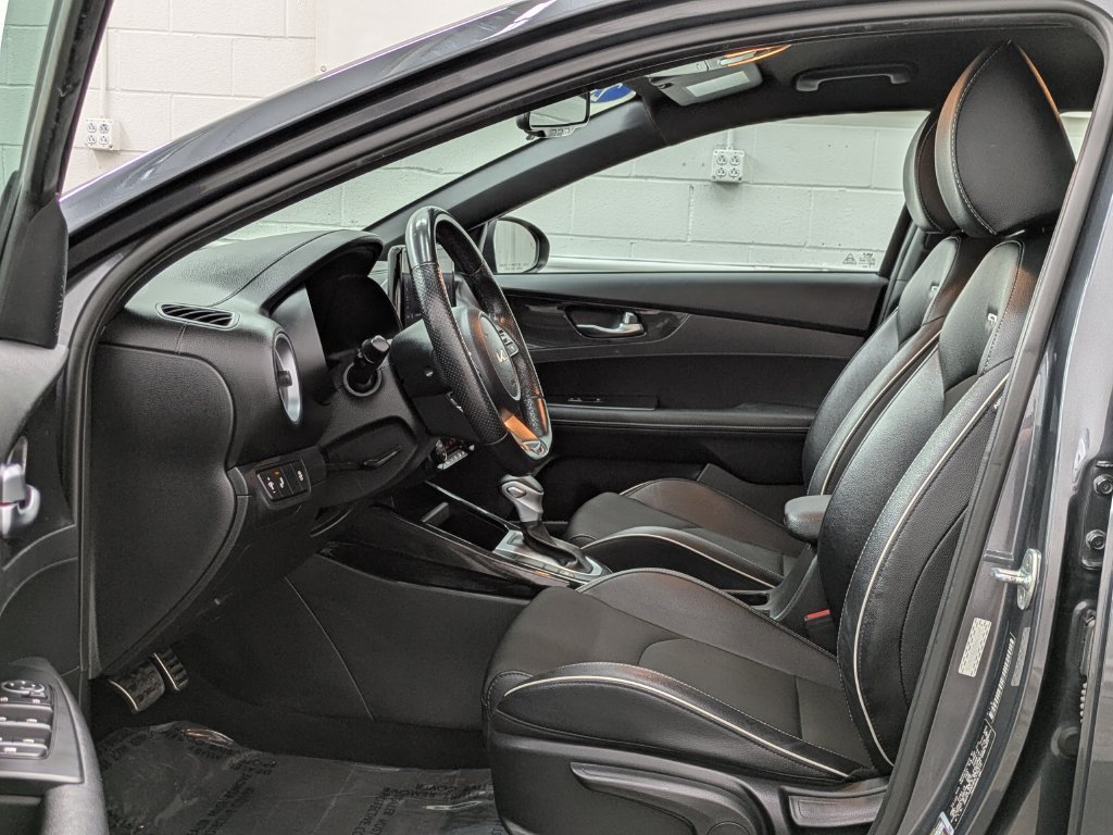Used 2023 Kia Forte GT-Line w/ GT-Line Technology Package FWD image 3