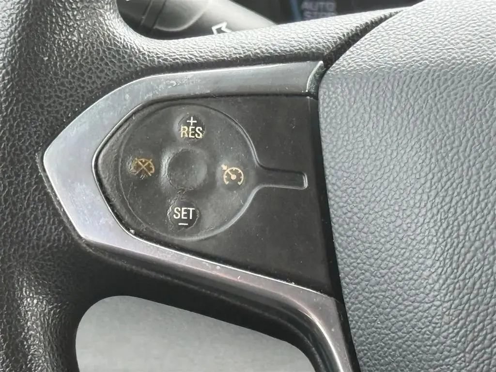 Used 2020 Chevrolet Traverse LS AWD/4WD image 11