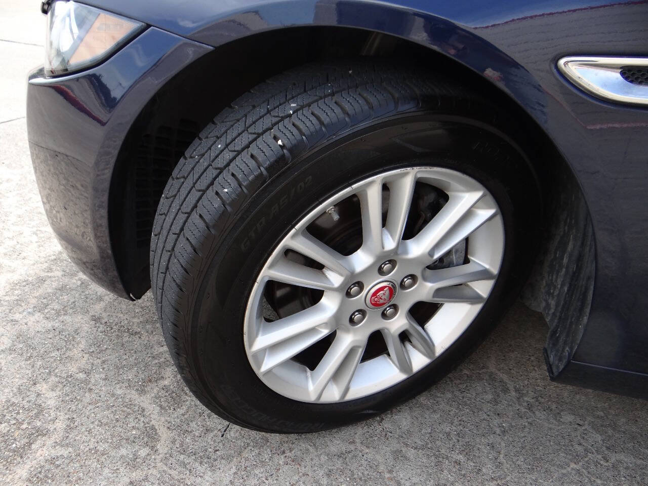 Used 2018 Jaguar XE Premium AWD/4WD image 23