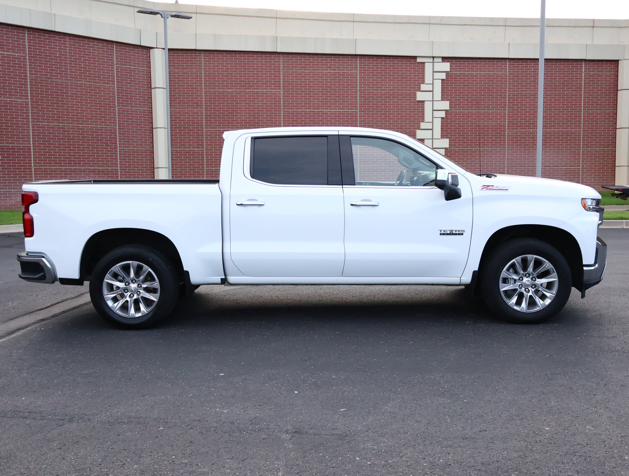 Used 2019 Chevrolet Silverado 1500 LTZ AWD/4WD image 37