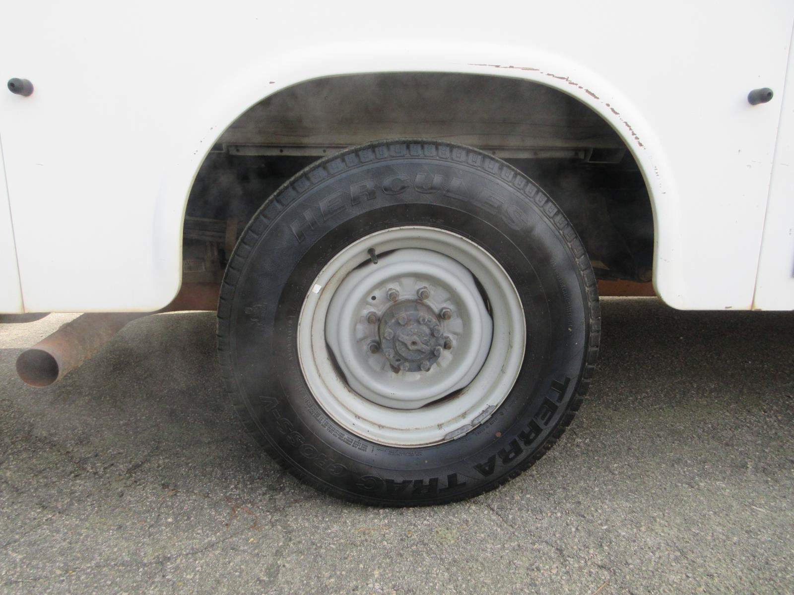 Used 2013 Ford E-350 and Econoline 350 Super Duty w/ Class I Trailer Tow Pkg RWD image 16