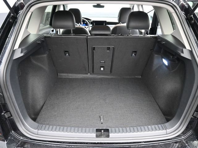 Used 2025 Volkswagen Taos SE image 6