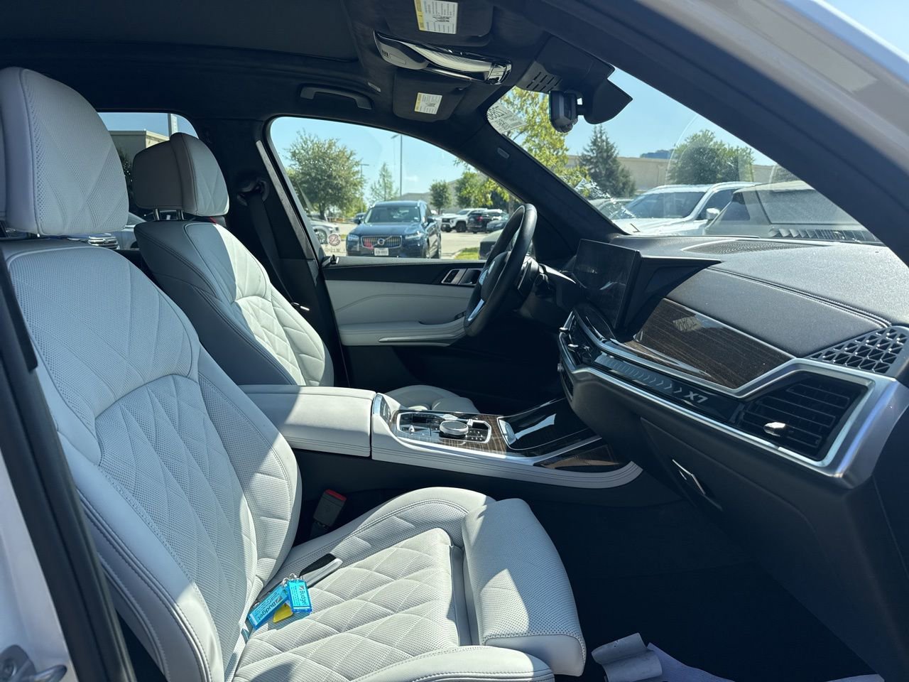 Used 2025 BMW X7 xDrive40i w/ Climate Comfort Package image 12