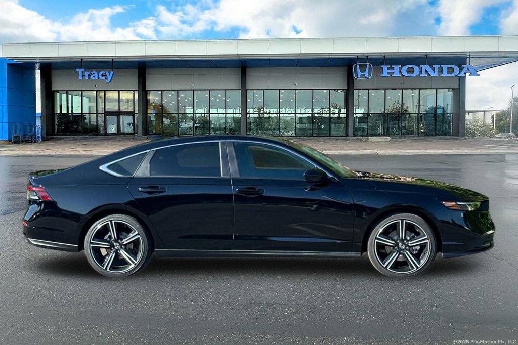 Used 2025 Honda Accord Sport image 4