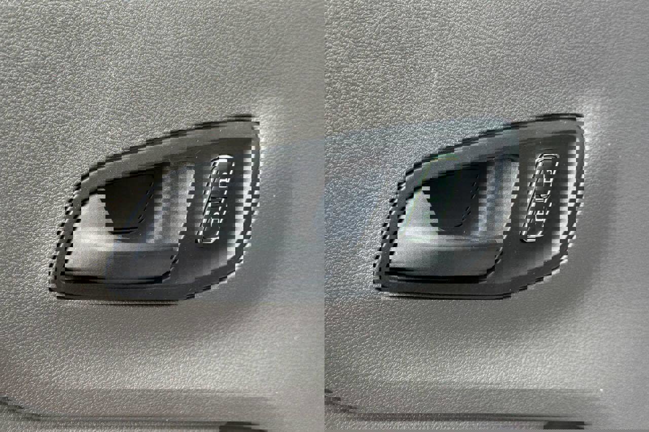 Used 2023 Ford E-Transit Low Roof image 22