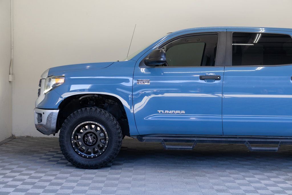 Used 2019 Toyota Tundra SR5 w/ SR5 Convenience Package image 8
