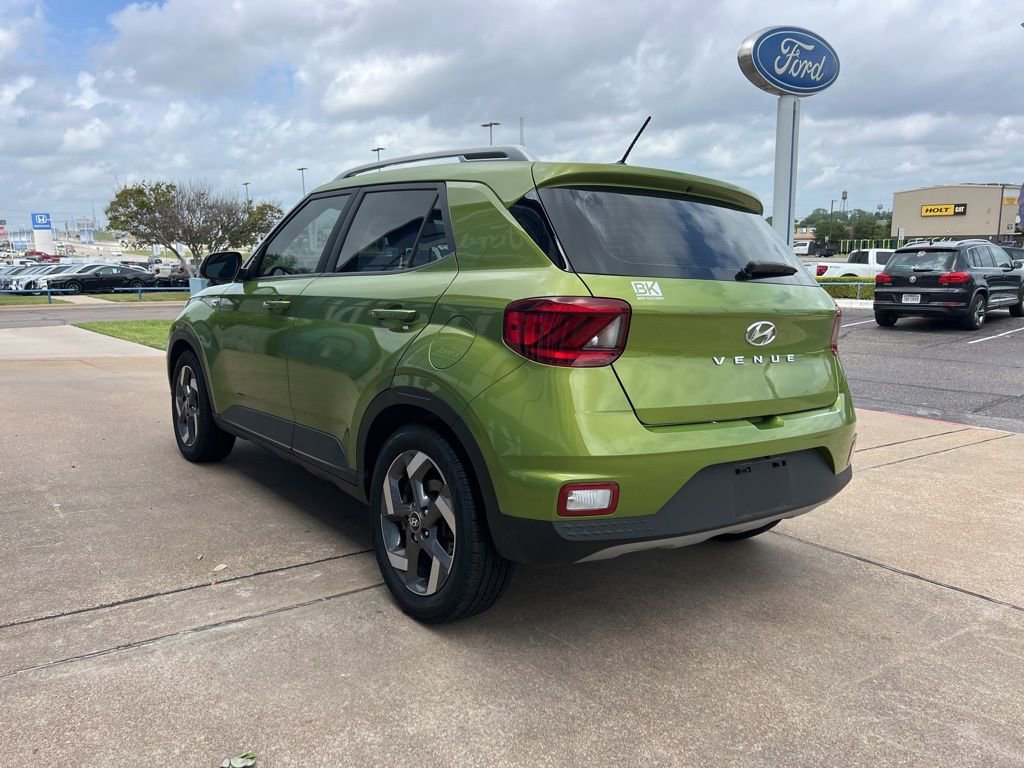 Used 2024 Hyundai Venue SEL image 6