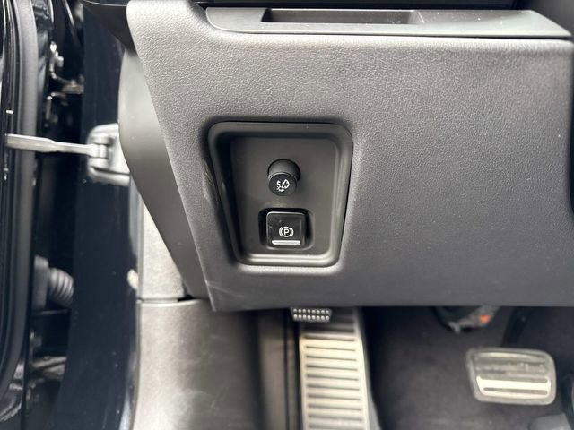 Used 2020 Chevrolet Corvette Stingray Coupe w/ Z51 Performance Package image 28