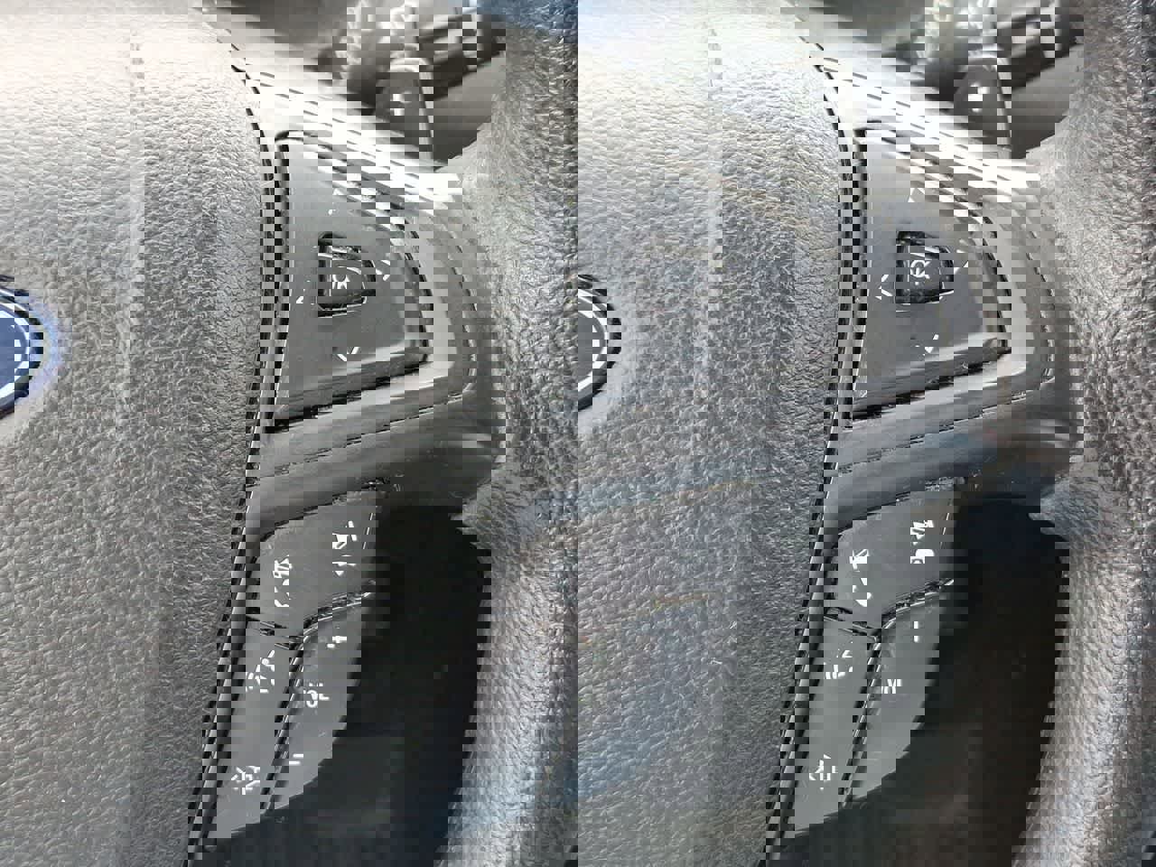 Used 2018 Ford Edge SE image 24