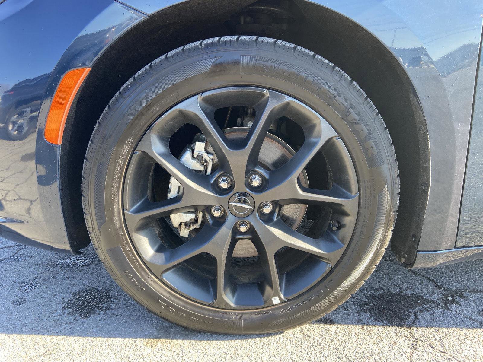 Used 2025 Chrysler Pacifica Limited image 23