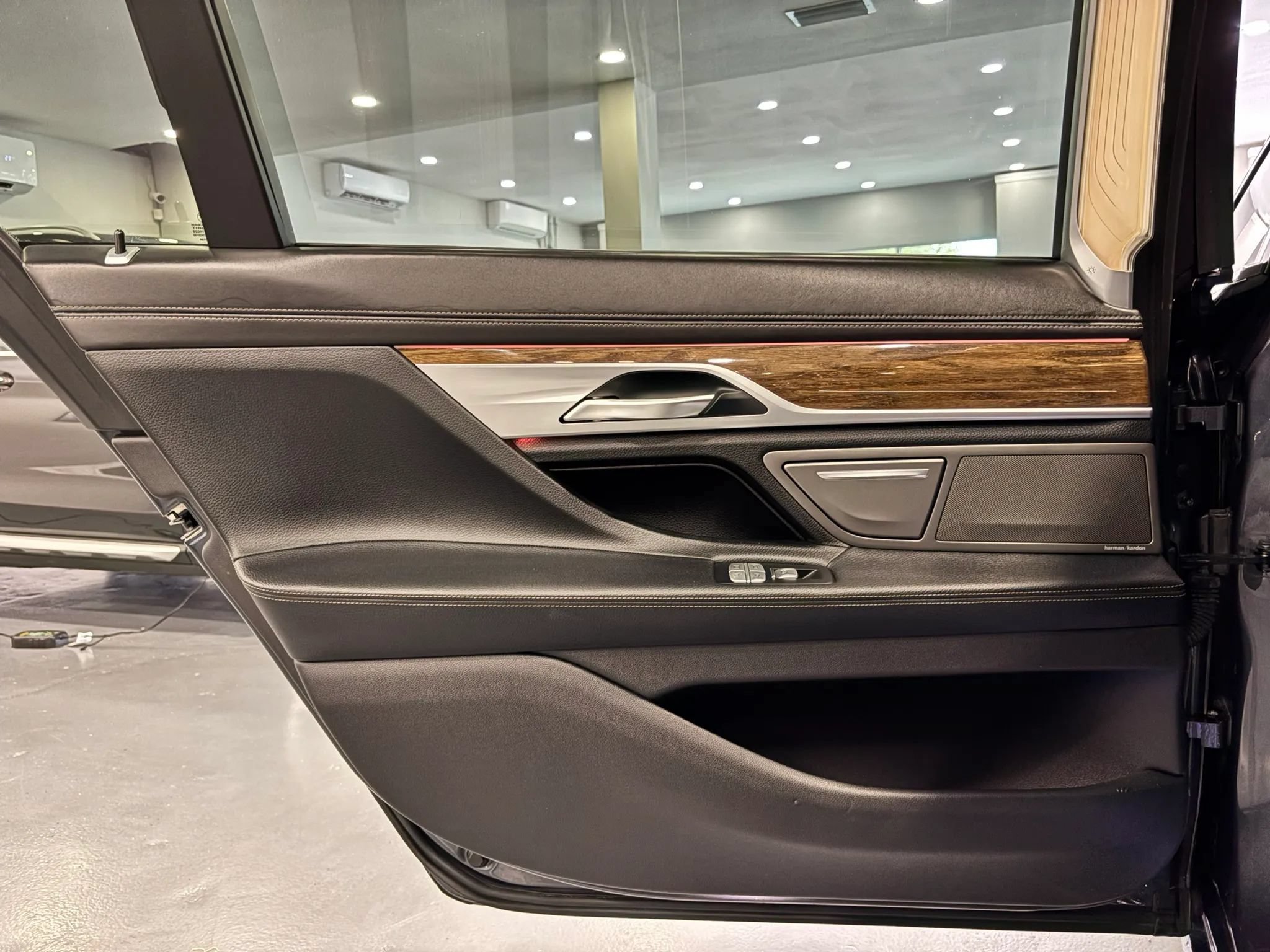 Used 2017 BMW 740e xDrive AWD/4WD image 50