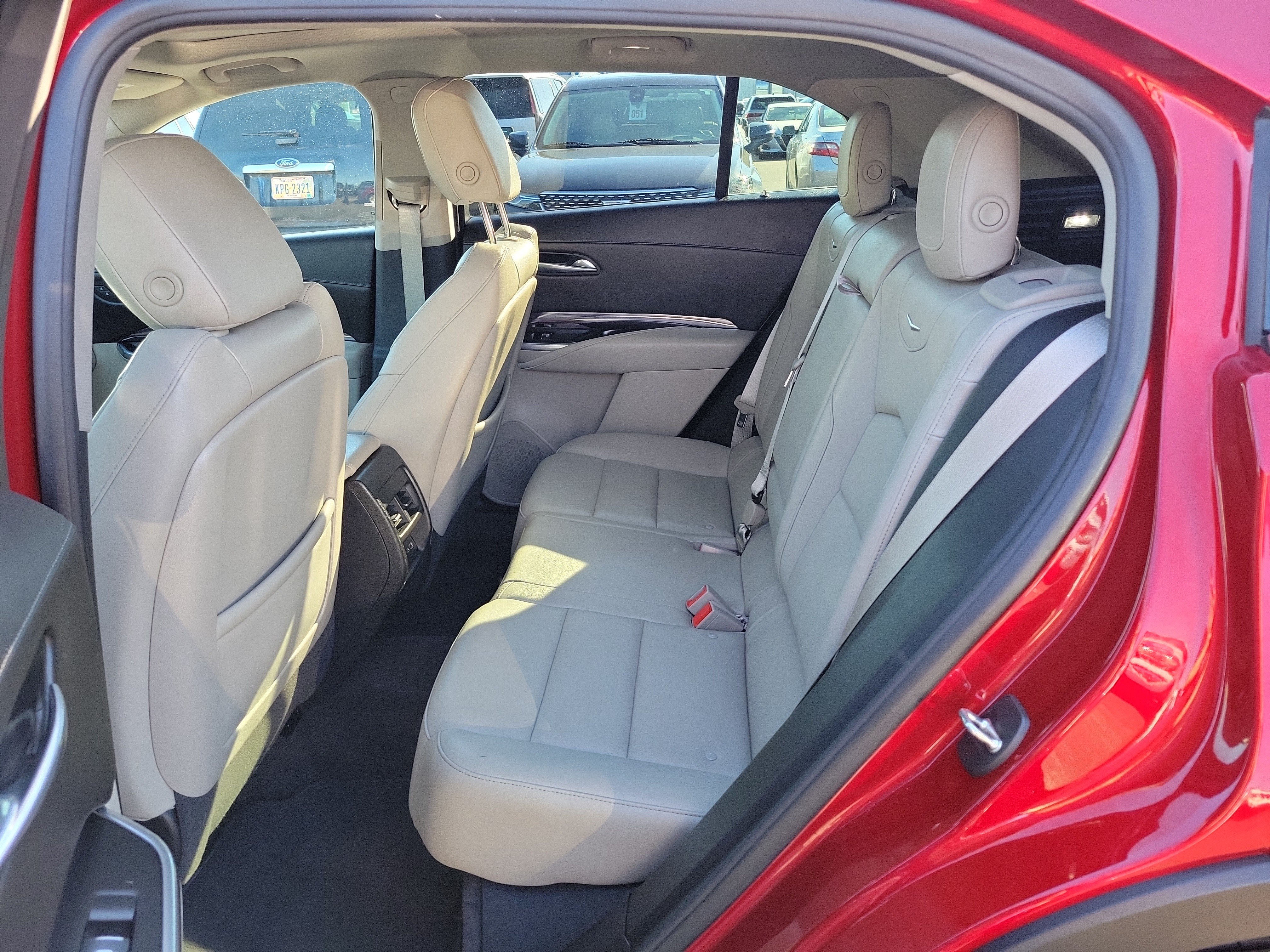 Used 2022 Cadillac XT4 Luxury w/ Cold Weather Package AWD/4WD image 13
