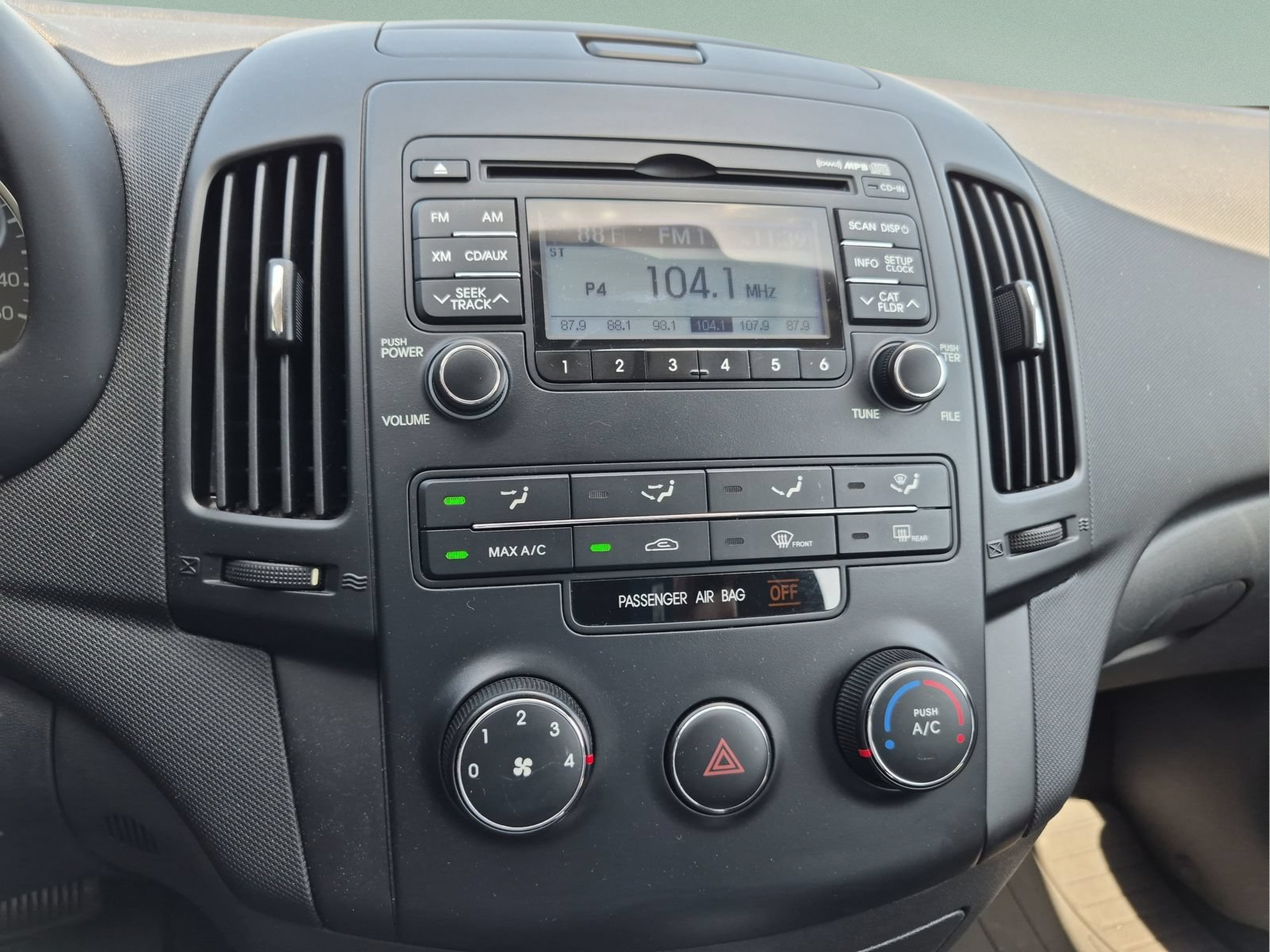 Used 2011 Hyundai Elantra FWD image 12