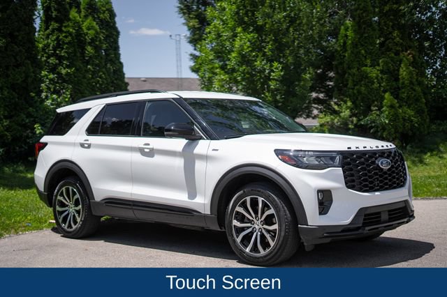 Used 2025 Ford Explorer ST-Line AWD/4WD image 3