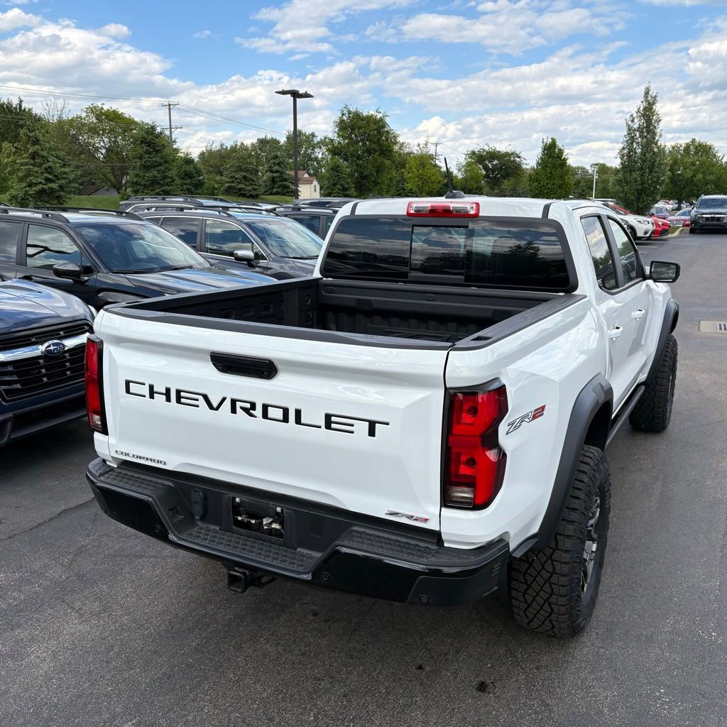 Used 2024 Chevrolet Colorado ZR2 w/ Technology Package AWD/4WD image 3