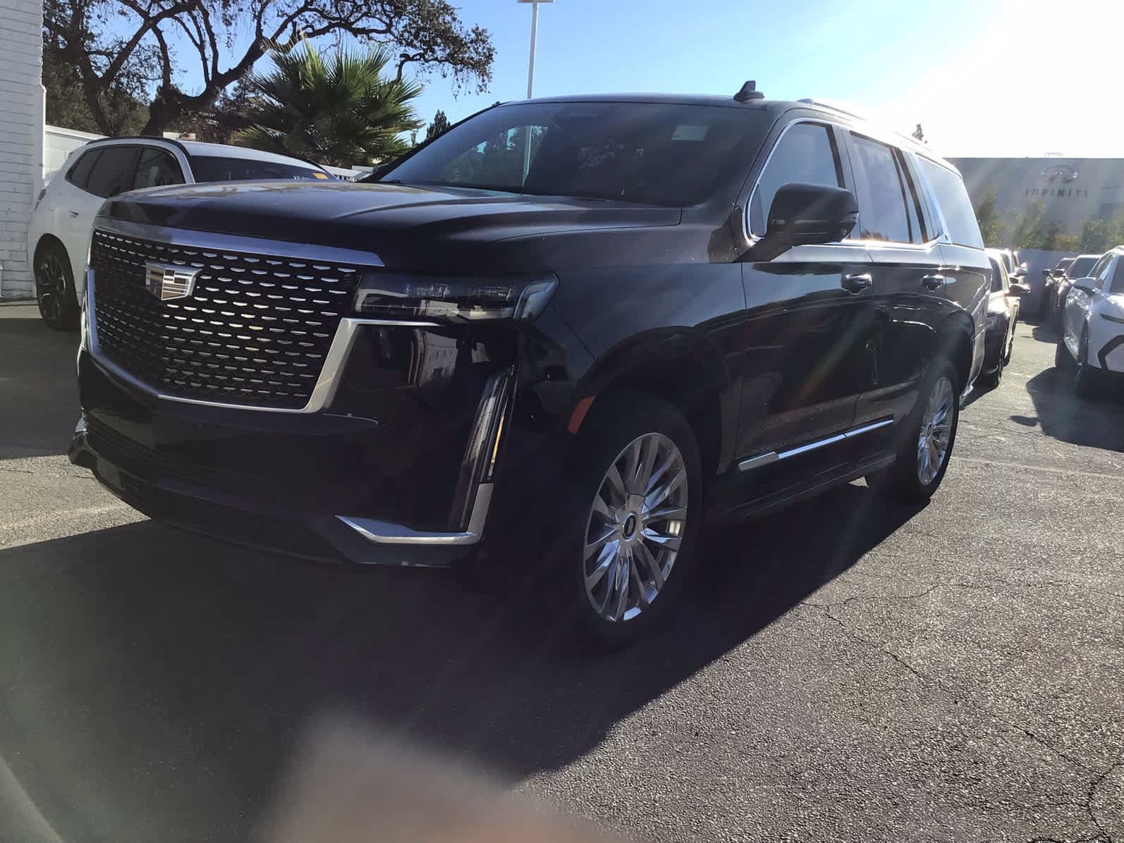Used 2023 Cadillac Escalade Premium Luxury AWD/4WD image 2
