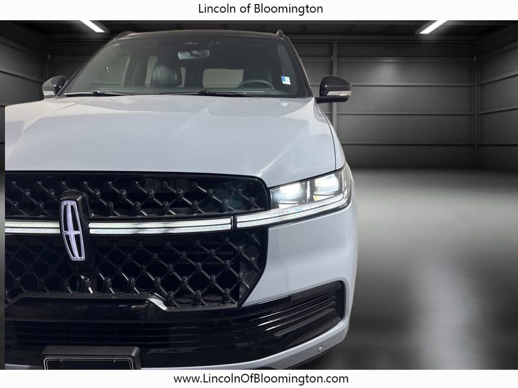 New 2025 Lincoln Navigator L Reserve w/ Jet Appearance Package image 17