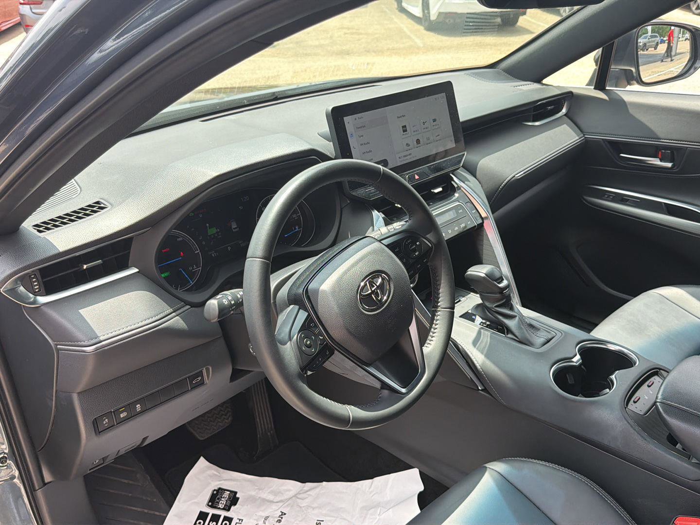 Used 2024 Toyota Venza XLE AWD/4WD image 15
