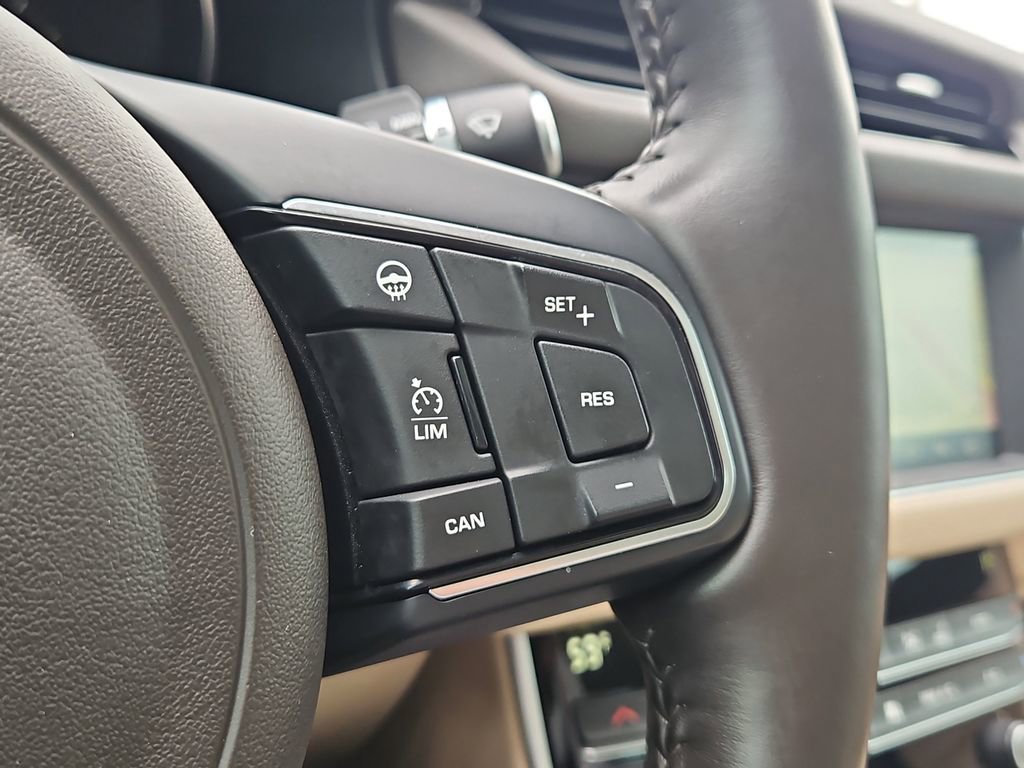 Used 2020 Jaguar XF Premium image 30