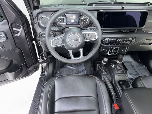 Used 2025 Jeep Wrangler Sahara image 17
