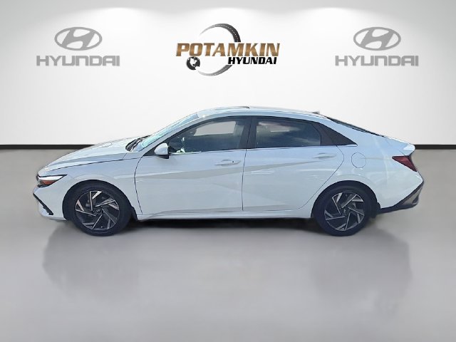 Used 2025 Hyundai Elantra SEL FWD image 8