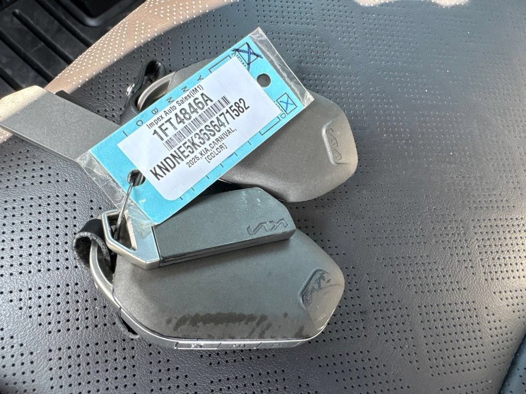 Used 2025 Kia Carnival SX FWD image 33
