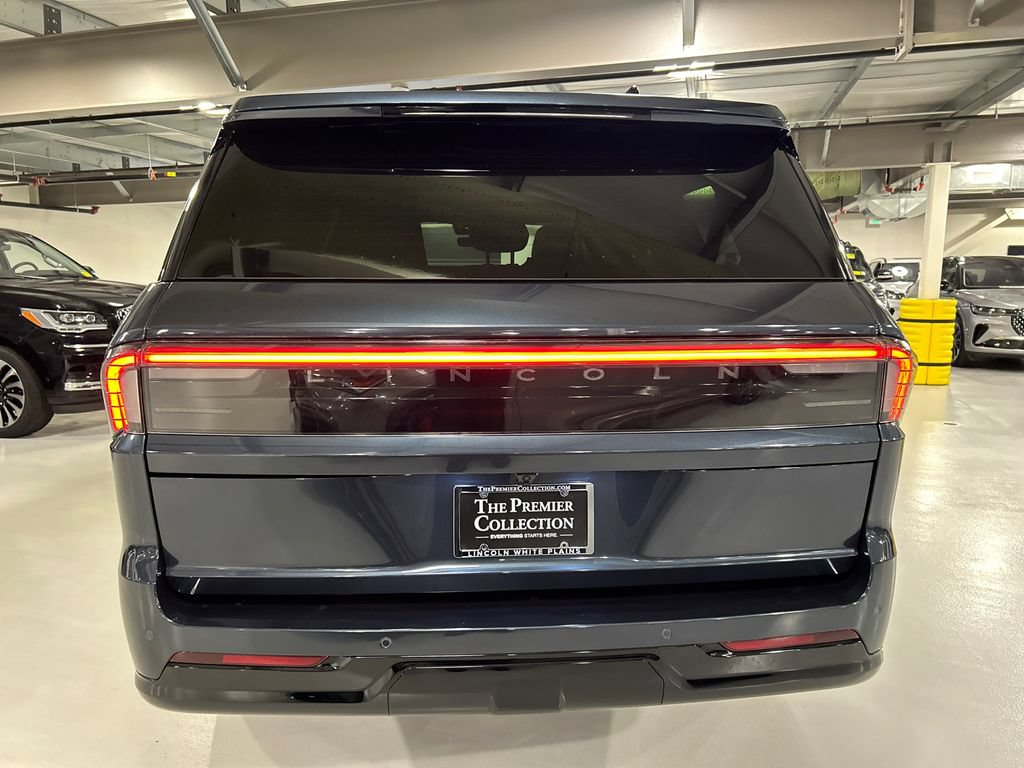 Used 2026 Lincoln Navigator L Reserve w/ Jet Appearance Package AWD/4WD image 3