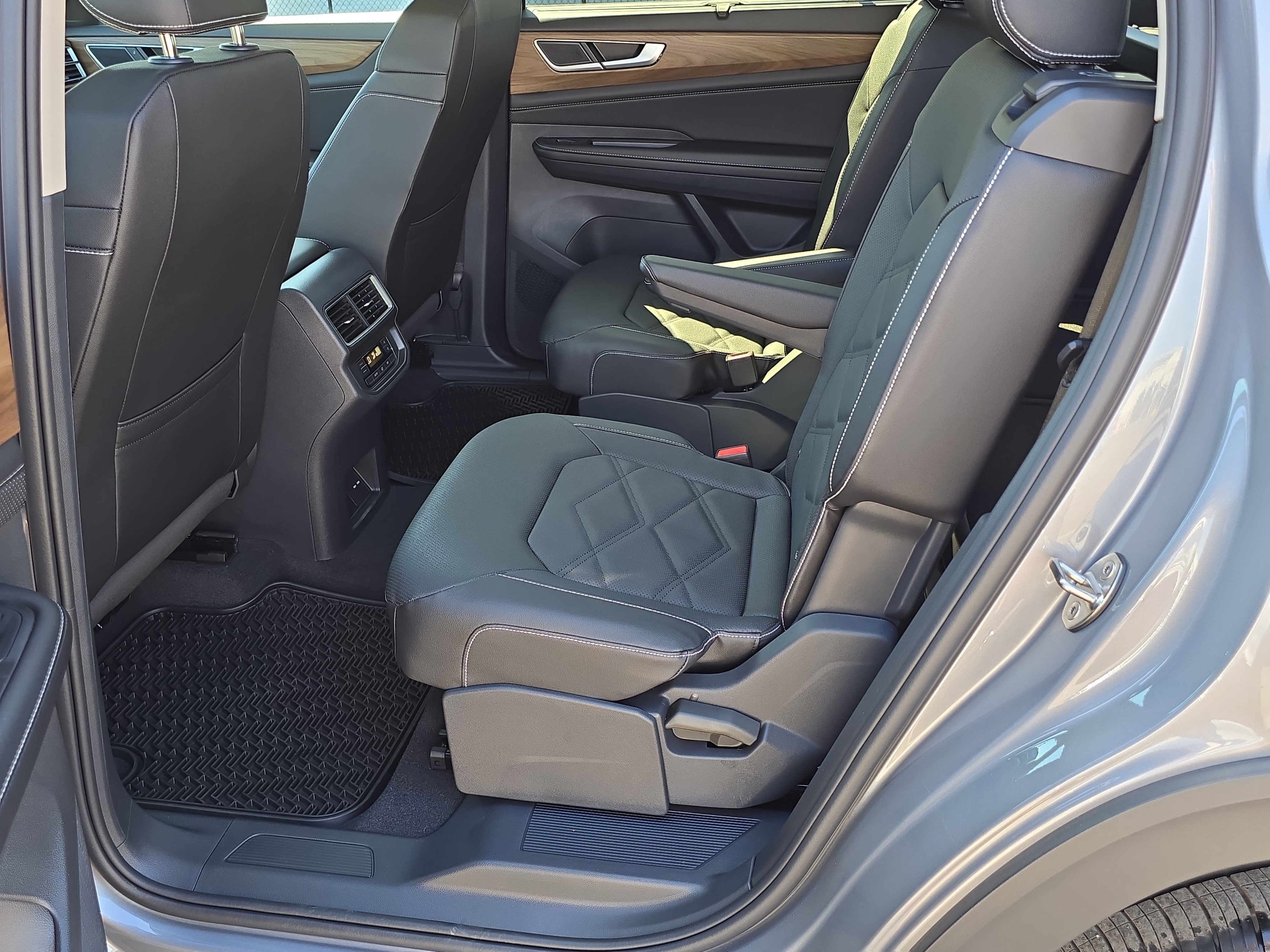 New 2026 Volkswagen Atlas SE image 16