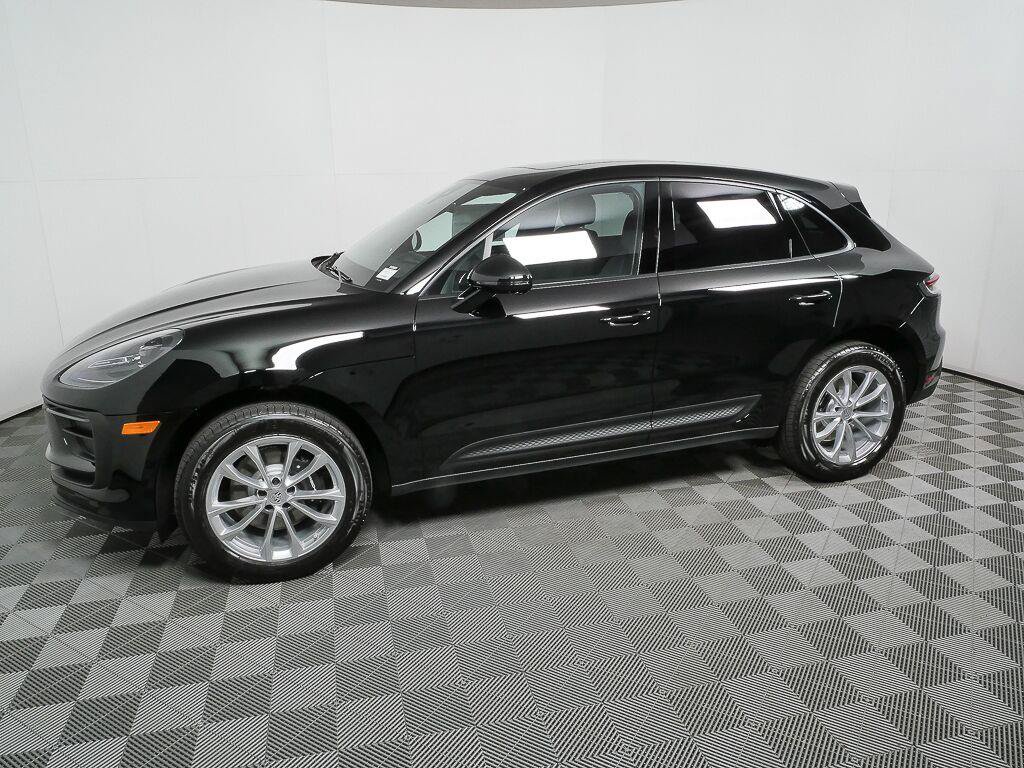 Certified 2026 Porsche Macan AWD/4WD image 2