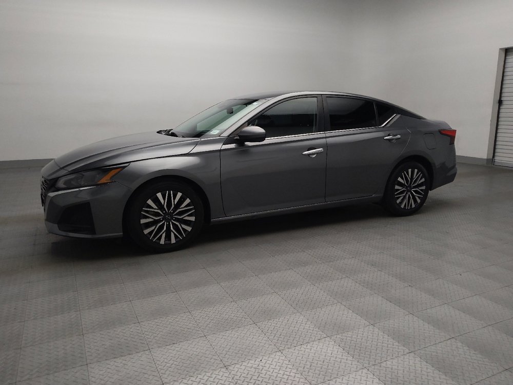 Used 2023 Nissan Altima 2.5 SV image 2