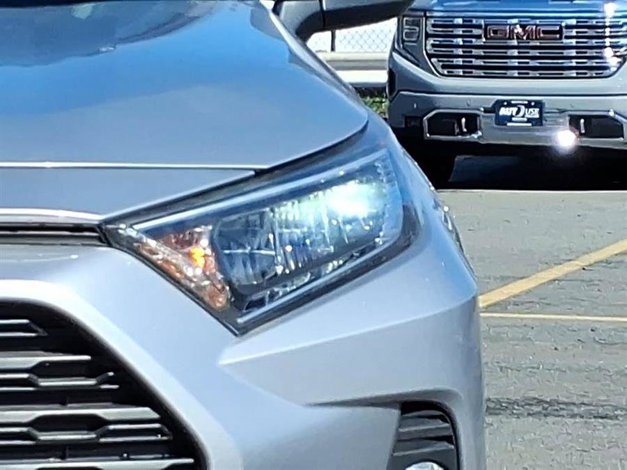 Used 2019 Toyota RAV4 XLE AWD/4WD image 16