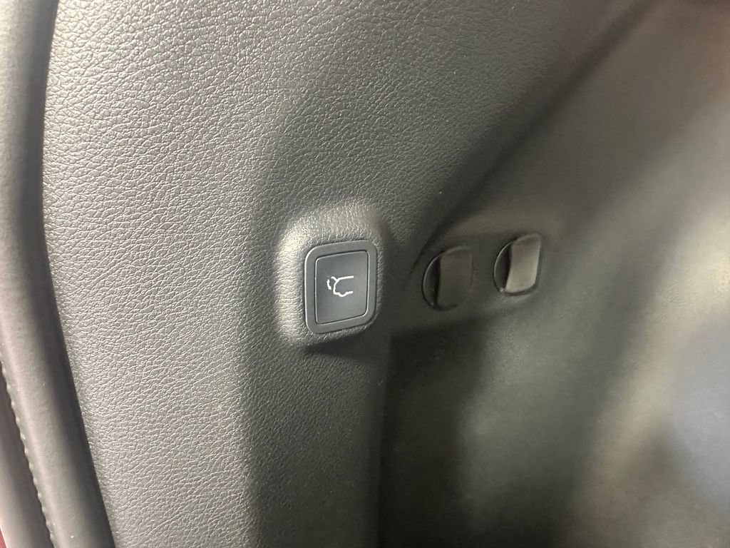 Used 2020 Jeep Cherokee Trailhawk w/ Comfort/Convenience Group AWD/4WD image 8