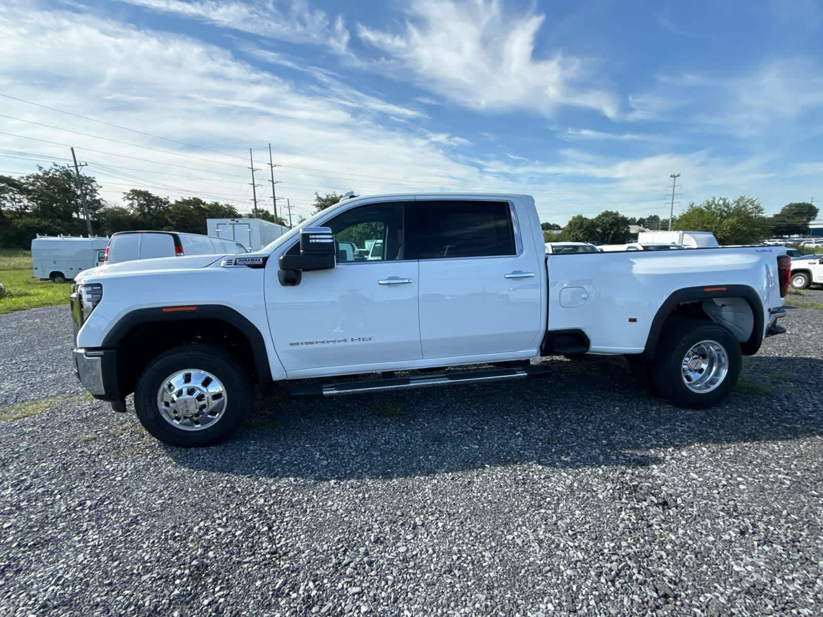 New 2026 GMC Sierra 3500 SLT w/ SLT Premium Package AWD/4WD image 3
