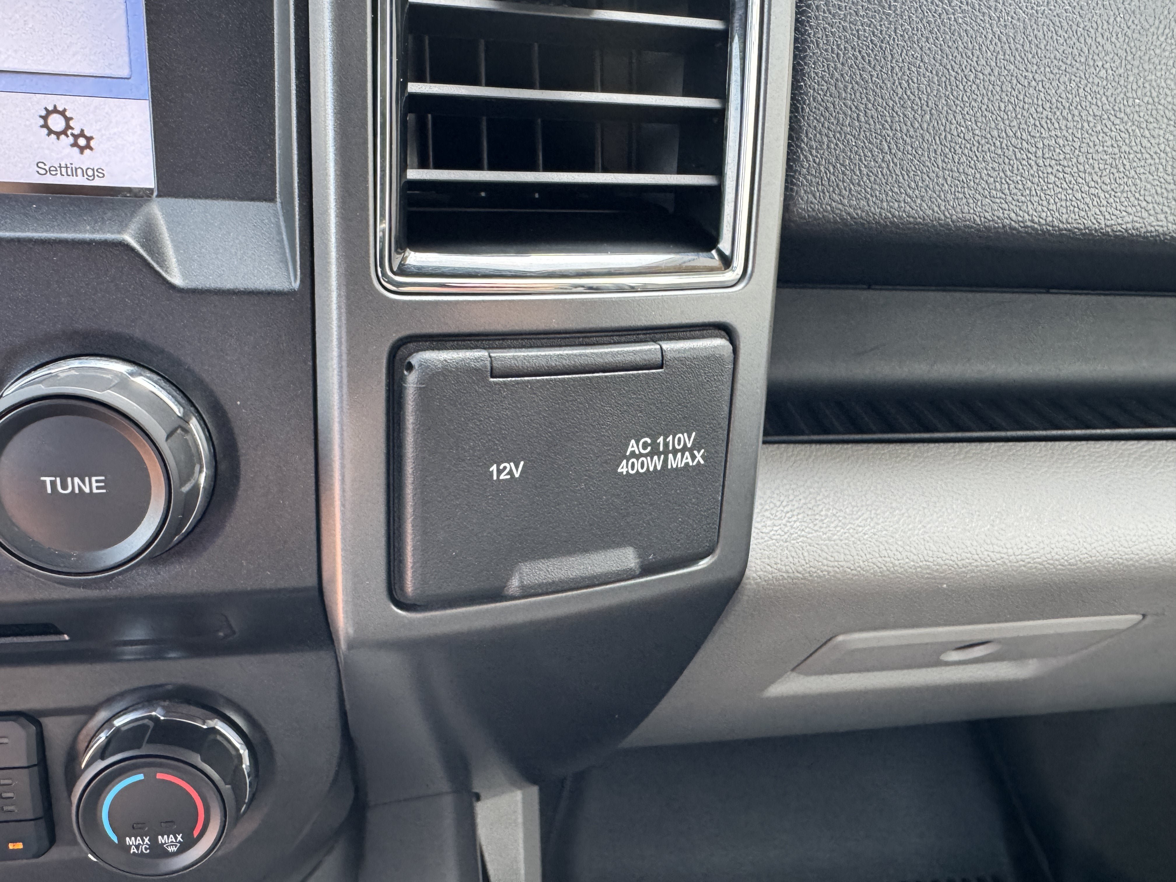 Used 2018 Ford F150 XLT w/ Equipment Group 302A Luxury AWD/4WD image 23